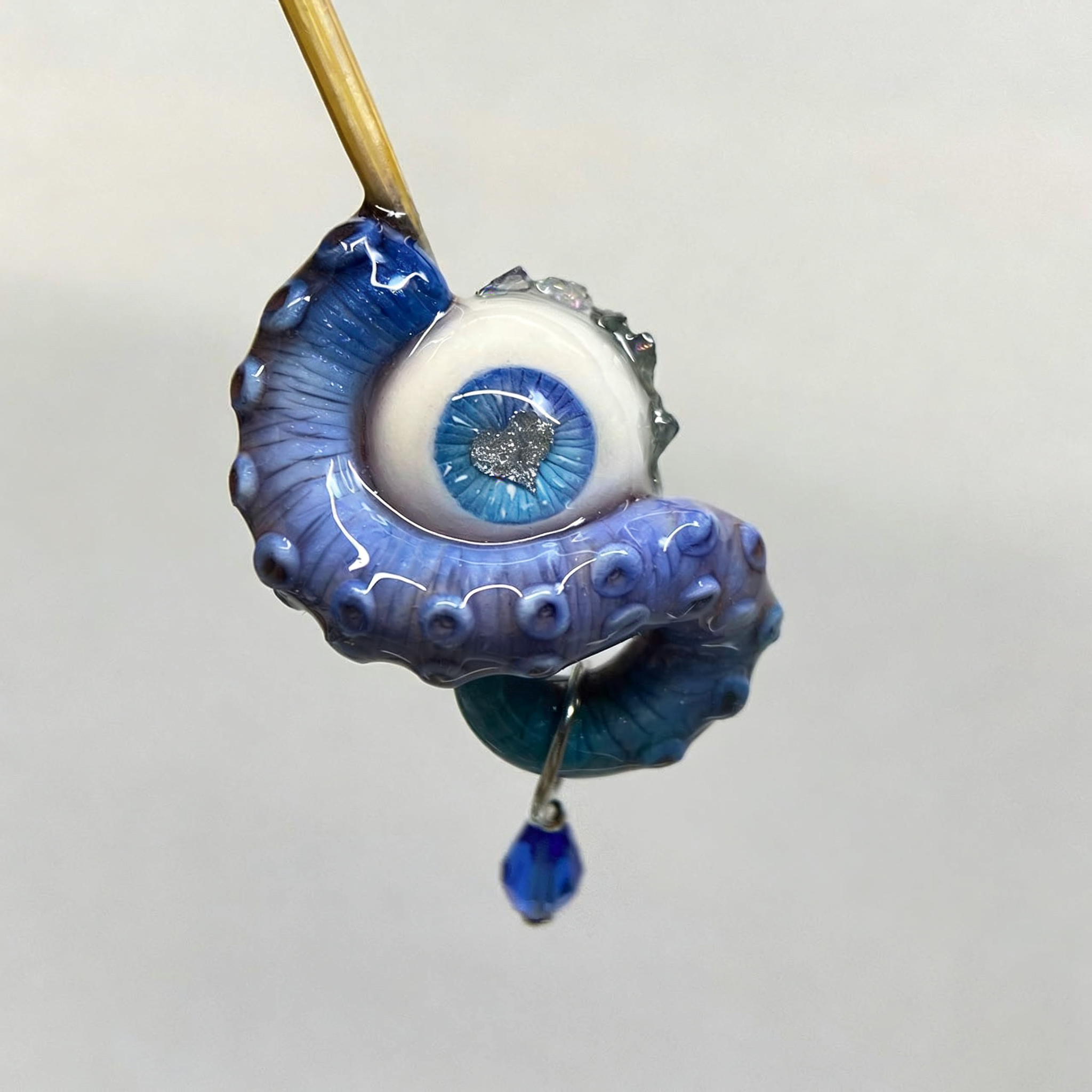 Cthulhu Eye – Heart Detail Octopus Tentacle Earrings in Blue & Pink