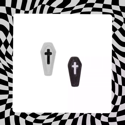 Boucles d'oreilles Hallowmas - Croix gothique en résine et acier inoxydable 