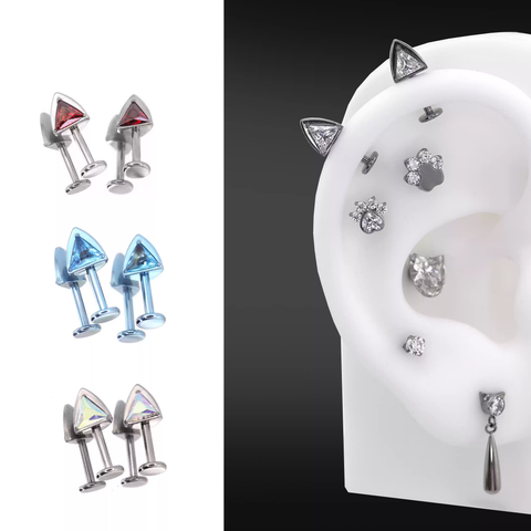 Paws &amp; Purrs - PAIRE de clous d'oreilles en titane à filetage interne avec zirconiums cubiques en forme d'oreilles de chat 