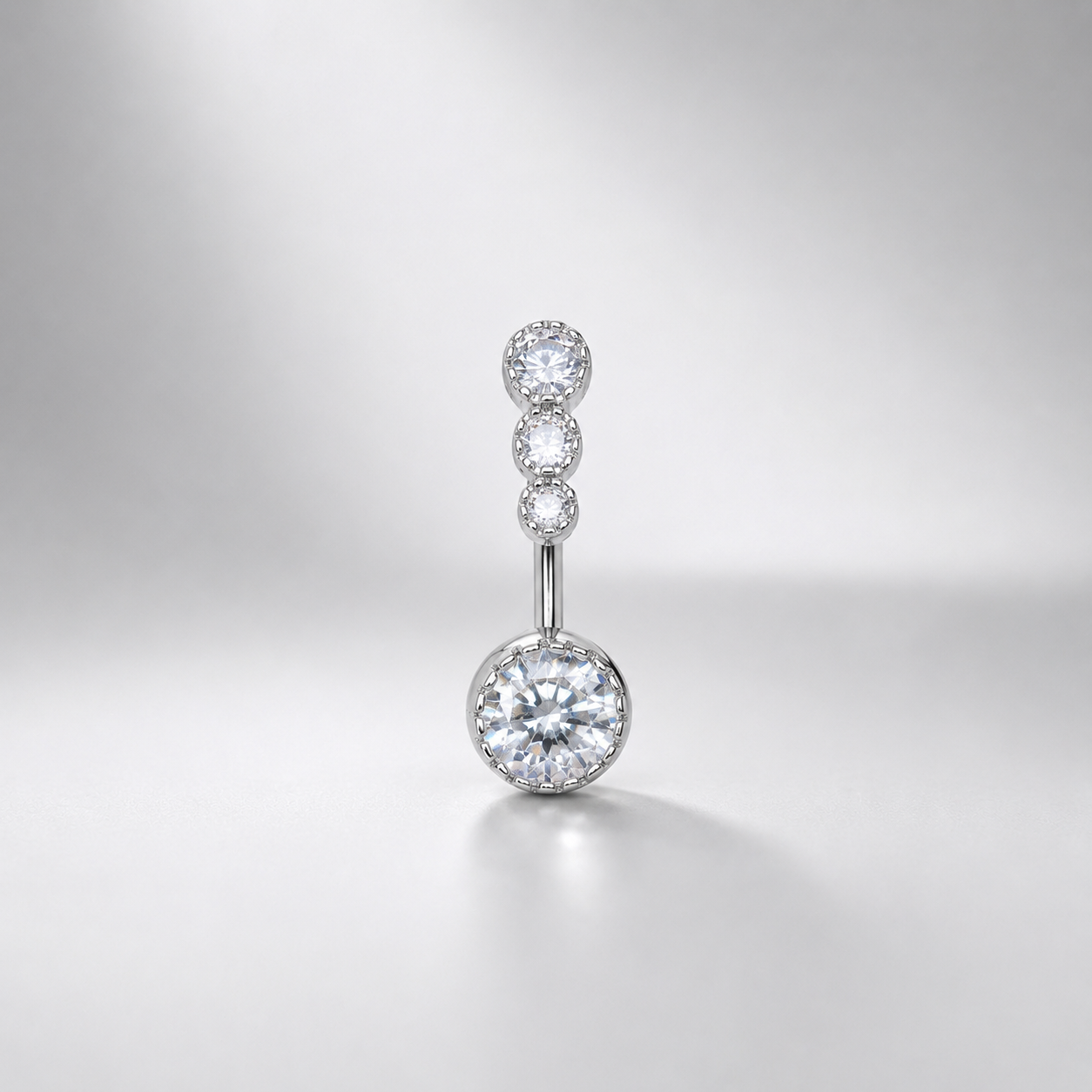 Anneau de nombril vintage en argent massif orné de quatre zirconias 