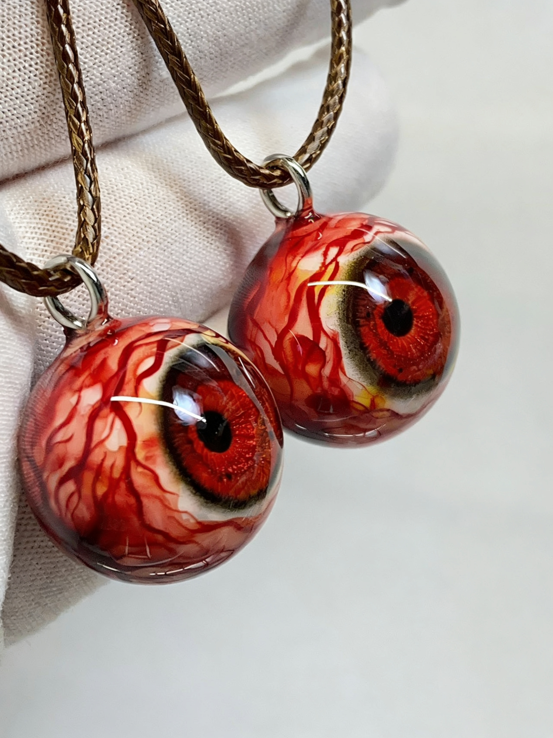 The All-Seeing Crimson Eye | Handcrafted Bloodshot Eyeball Pendant Necklace（1PCS）