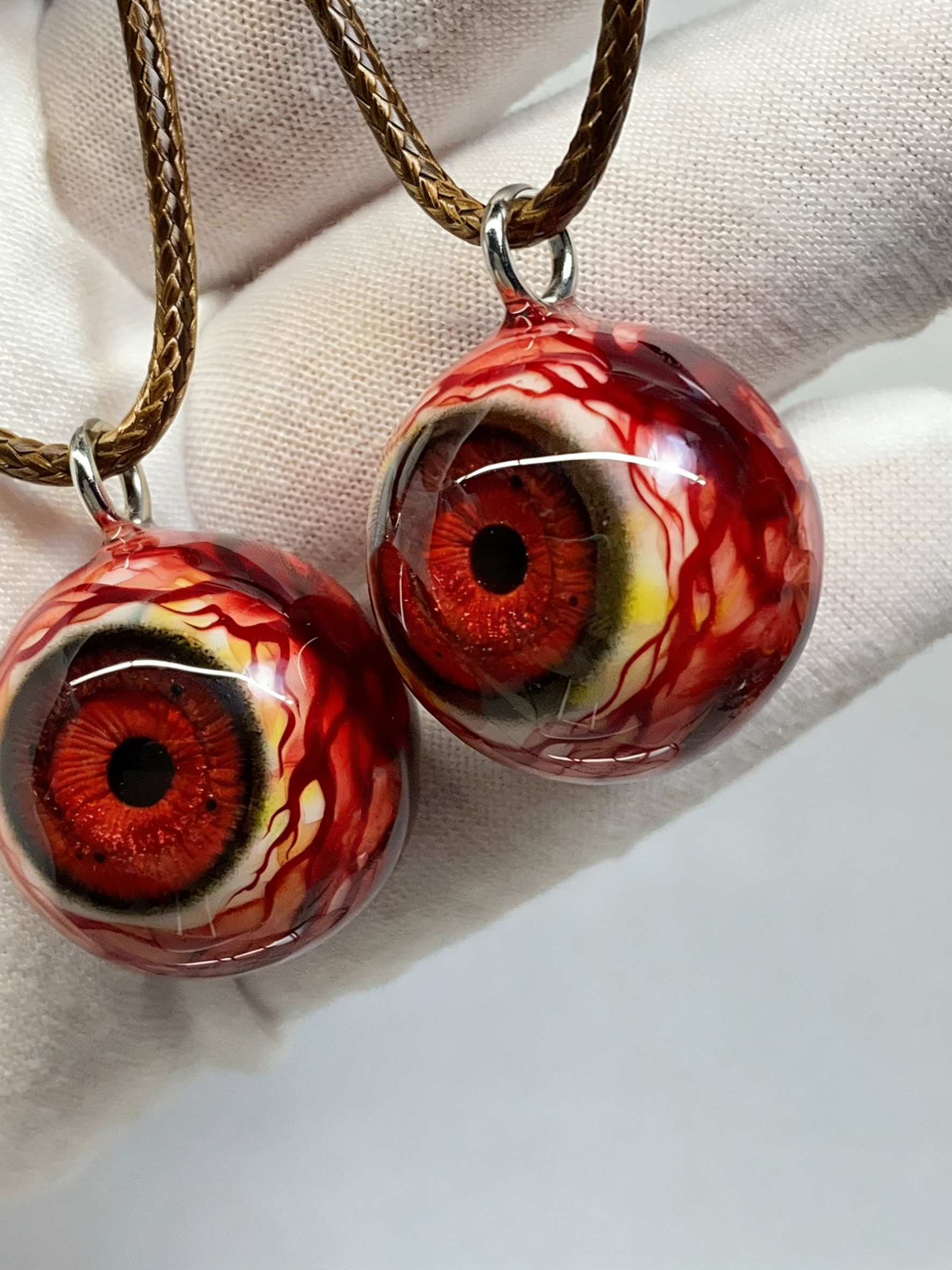 The All-Seeing Crimson Eye | Handcrafted Bloodshot Eyeball Pendant Necklace（1PCS）