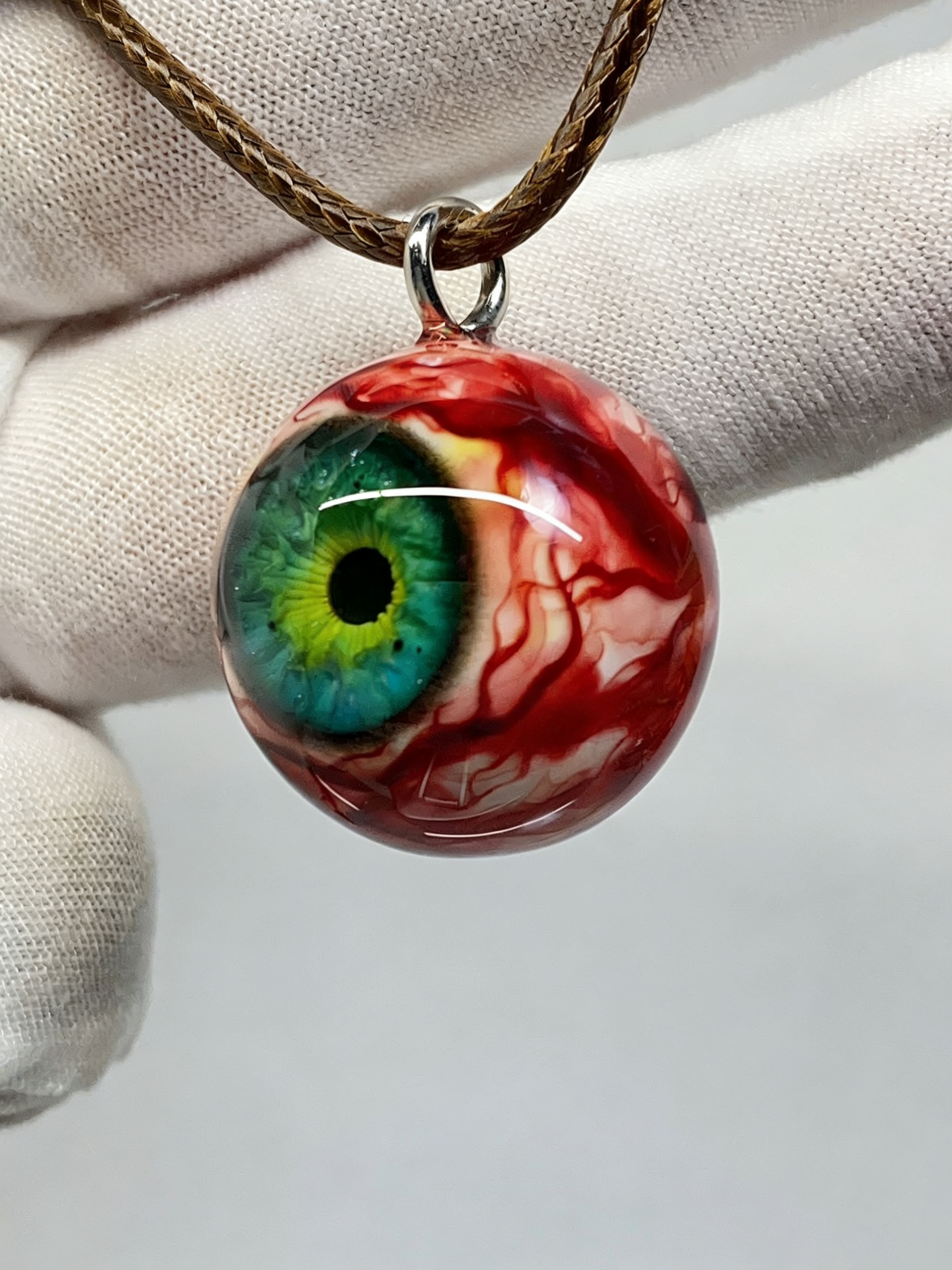 Verdant Gaze Bloodshot Eyeball Pendant | Handcrafted Gothic Nature Jewelry（1PCS）