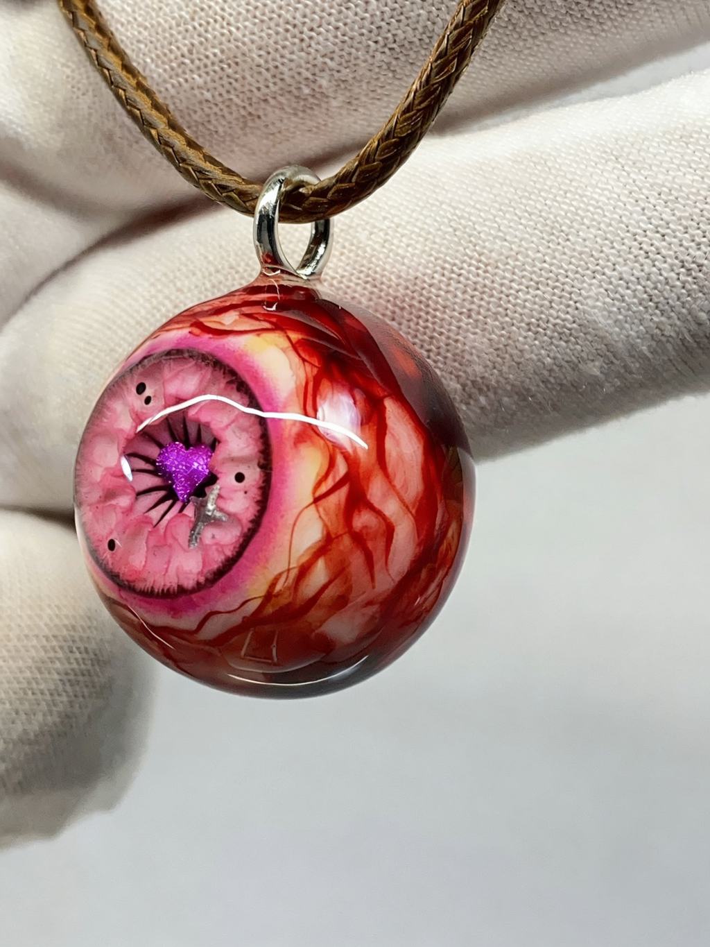 Crimson Pact Glitter Eye Necklace | Handcrafted Dark Fantasy Gothic Accessory（1PCS）