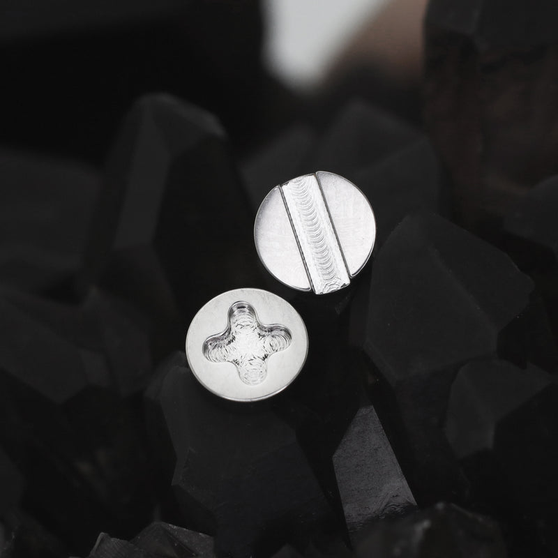 Screw Top Internally Threaded Titanium Lip Ring - product overview