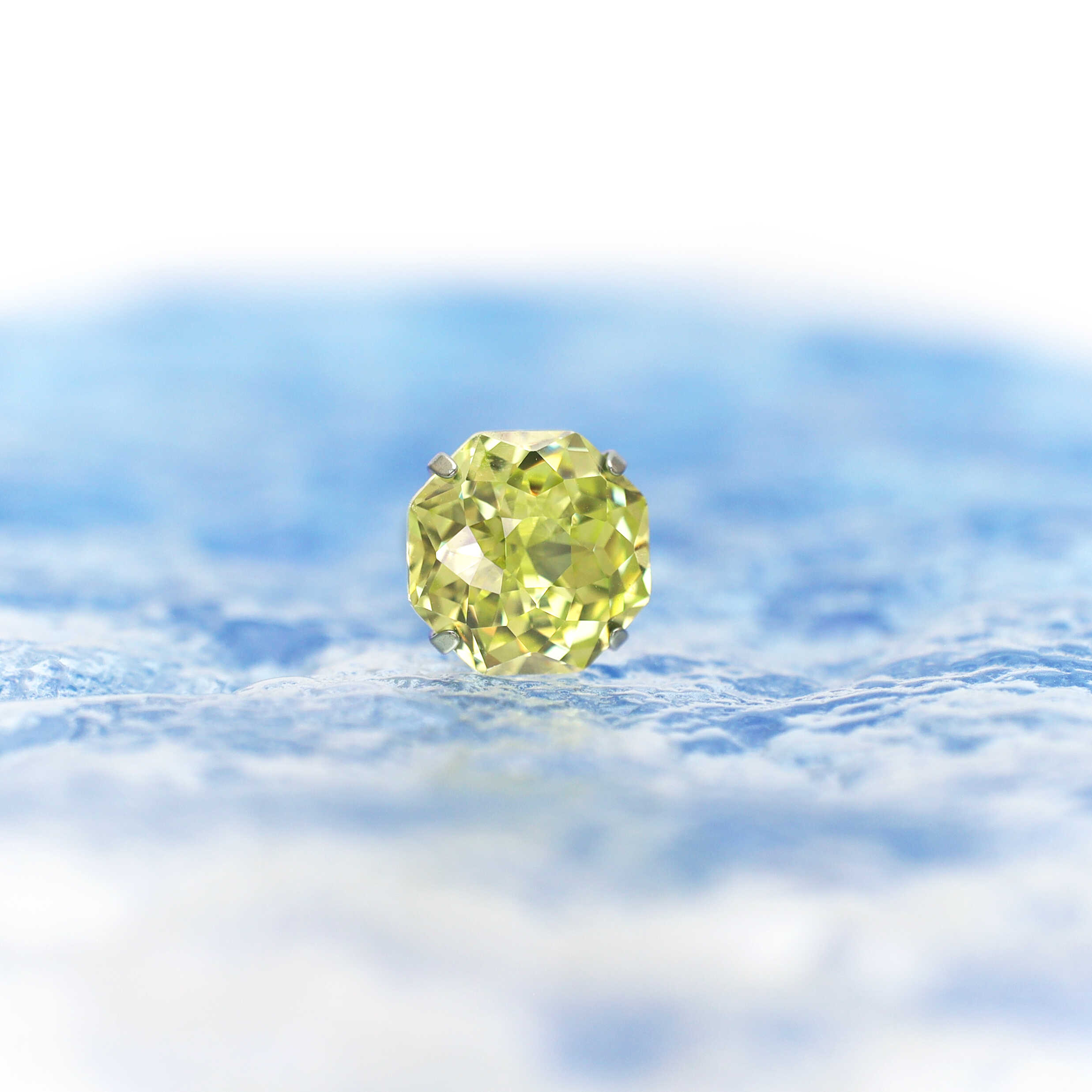High-Shine CZ Bouquet Internally Threaded Titanium Studs - High-Shine CZ Bouquet Internally Threaded Titanium Studs - Yellow by CRUXJEWELRY