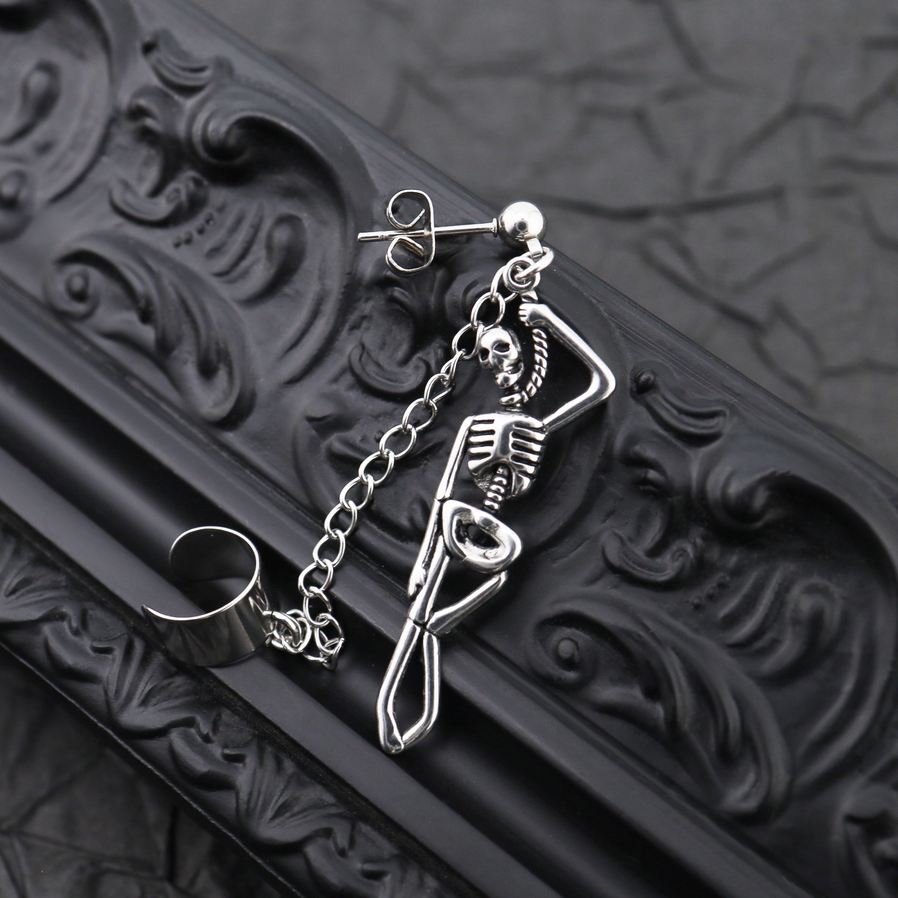 Openwork Skull Chain Dangle Stainless steel Earrings - Openwork Skull Chain Dangle Stainless steel Earrings - Single by CRUXJEWELRY