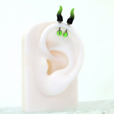 CRUX - PAIRE de clous pour cartilage en titane en forme de corne de démon de Satan 