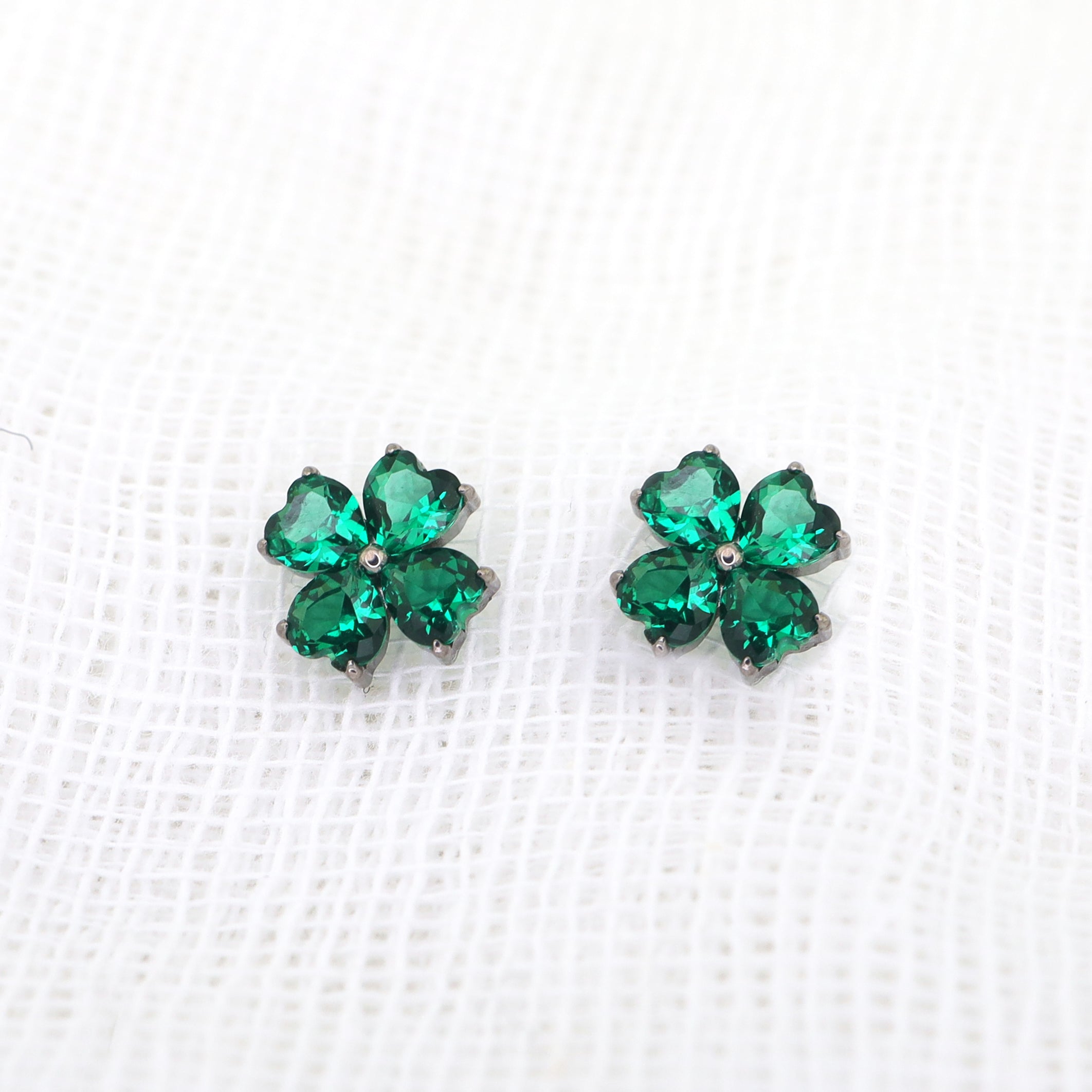 Lucky Green Clover Titanium Internally Threaded Studs - Lucky Green Clover Titanium Internally Threaded Studs - 6mm by CRUXJEWELRY