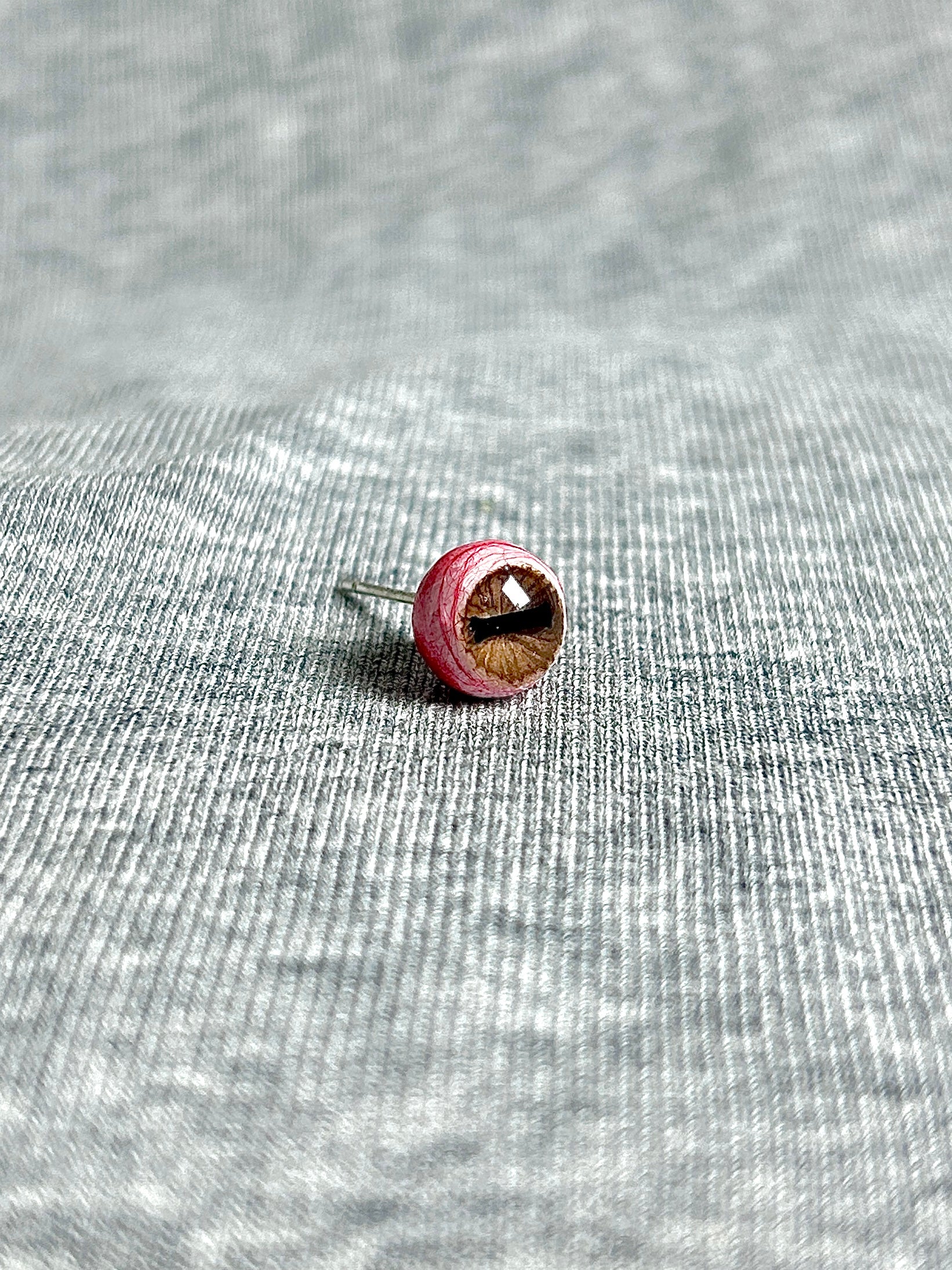 Cthulhu Eye - Lateral Gaze | Ear/Lip/Tongue Studs - Cthulhu Eye - Lateral Gaze | Ear/Lip/Tongue Studs - Symbiotic Orb / Flat-Back（Default） / 4mm by CRUXJEWELRY