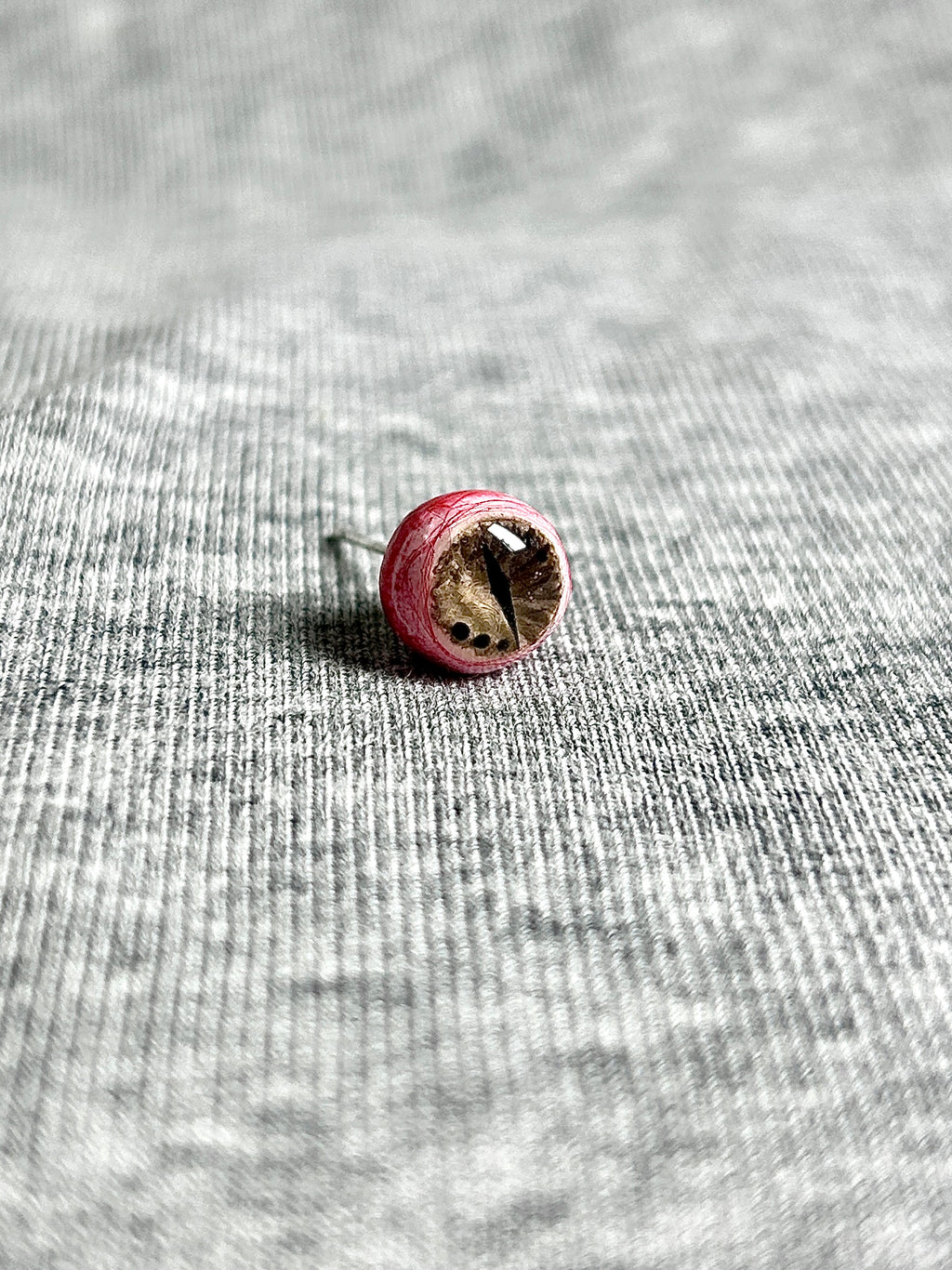 Cthulhu Eye - Fissure Iris | Ear/Lip/Tongue Studs - Cthulhu Eye - Fissure Iris | Ear/Lip/Tongue Studs - Echo Locus / Flat-Back（Default） / 4mm by CRUXJEWELRY