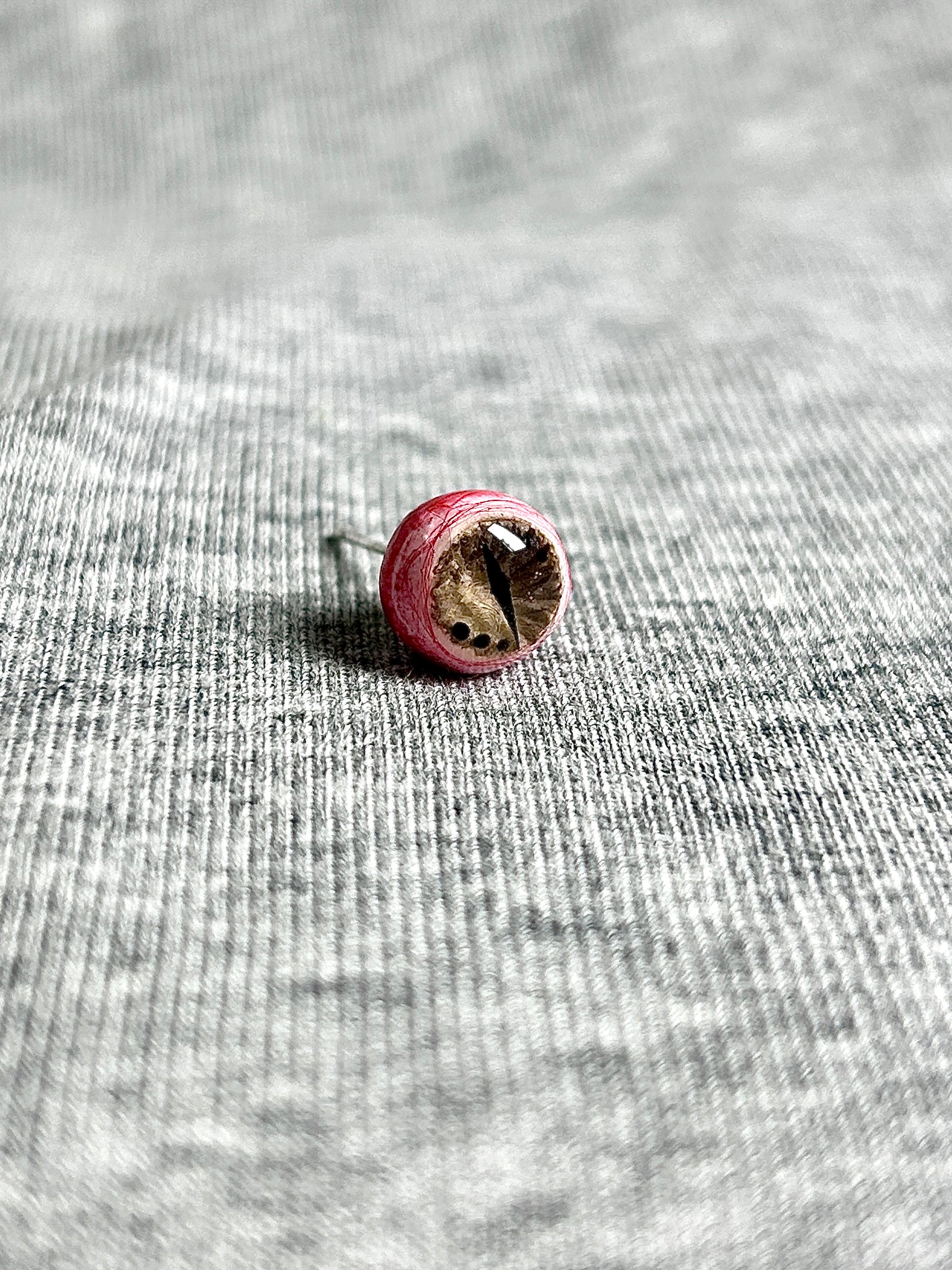 Cthulhu Eye - Fissure Iris | Ear/Lip/Tongue Studs - Cthulhu Eye - Fissure Iris | Ear/Lip/Tongue Studs - Echo Locus / Flat-Back（Default） / 4mm by CRUXJEWELRY