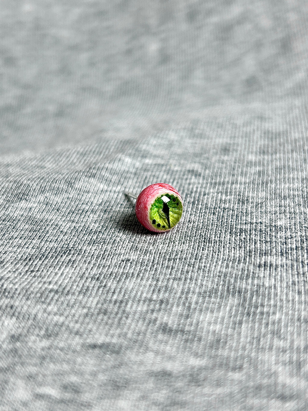 Cthulhu Eye - Fissure Iris | Ear/Lip/Tongue Studs - Cthulhu Eye - Fissure Iris | Ear/Lip/Tongue Studs - Frost Gleam / Flat-Back（Default） / 4mm by CRUXJEWELRY