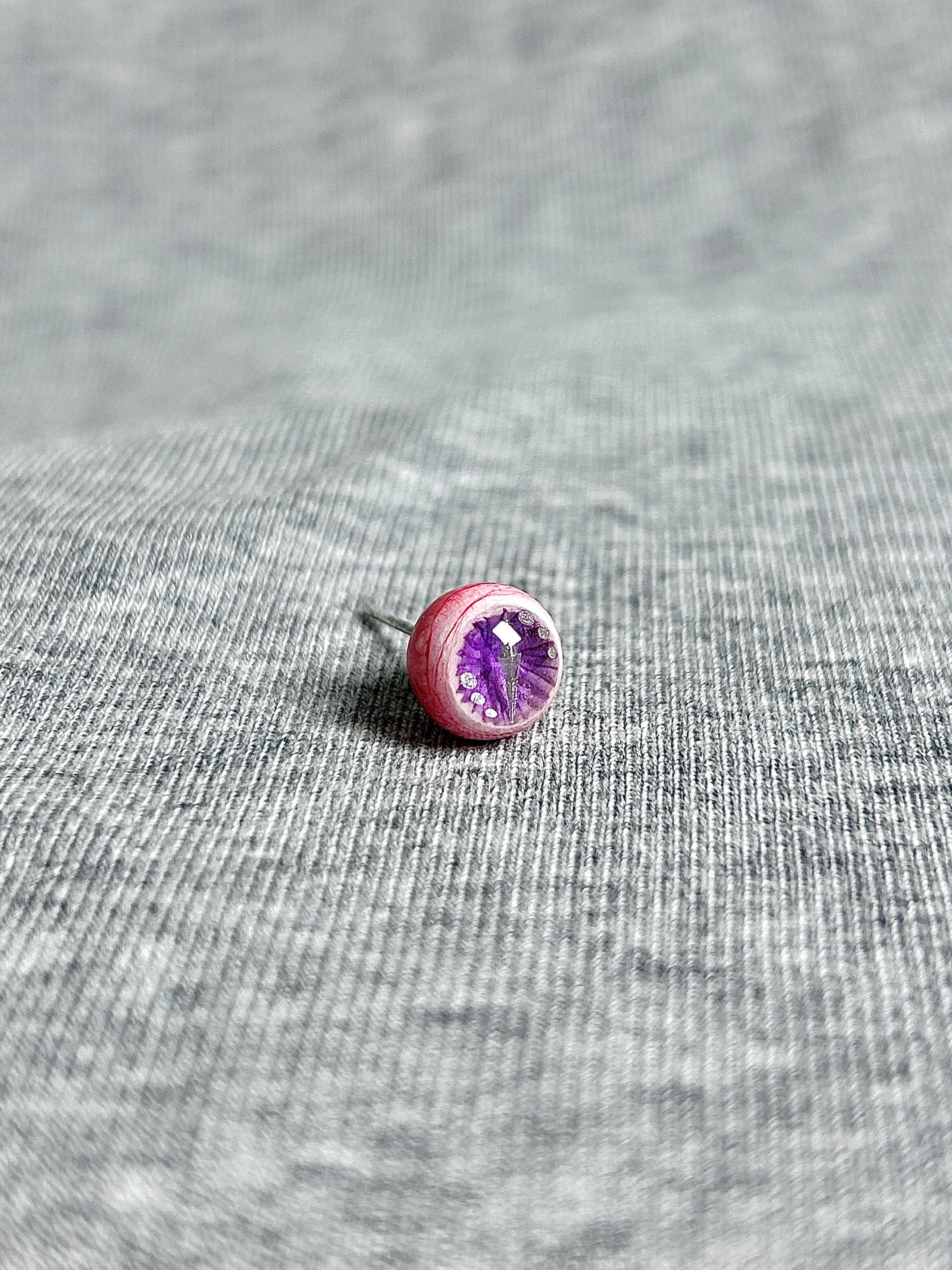 Cthulhu Eye - Fissure Iris | Ear/Lip/Tongue Studs - Cthulhu Eye - Fissure Iris | Ear/Lip/Tongue Studs - Instinct Prism / Flat-Back（Default） / 4mm by CRUXJEWELRY