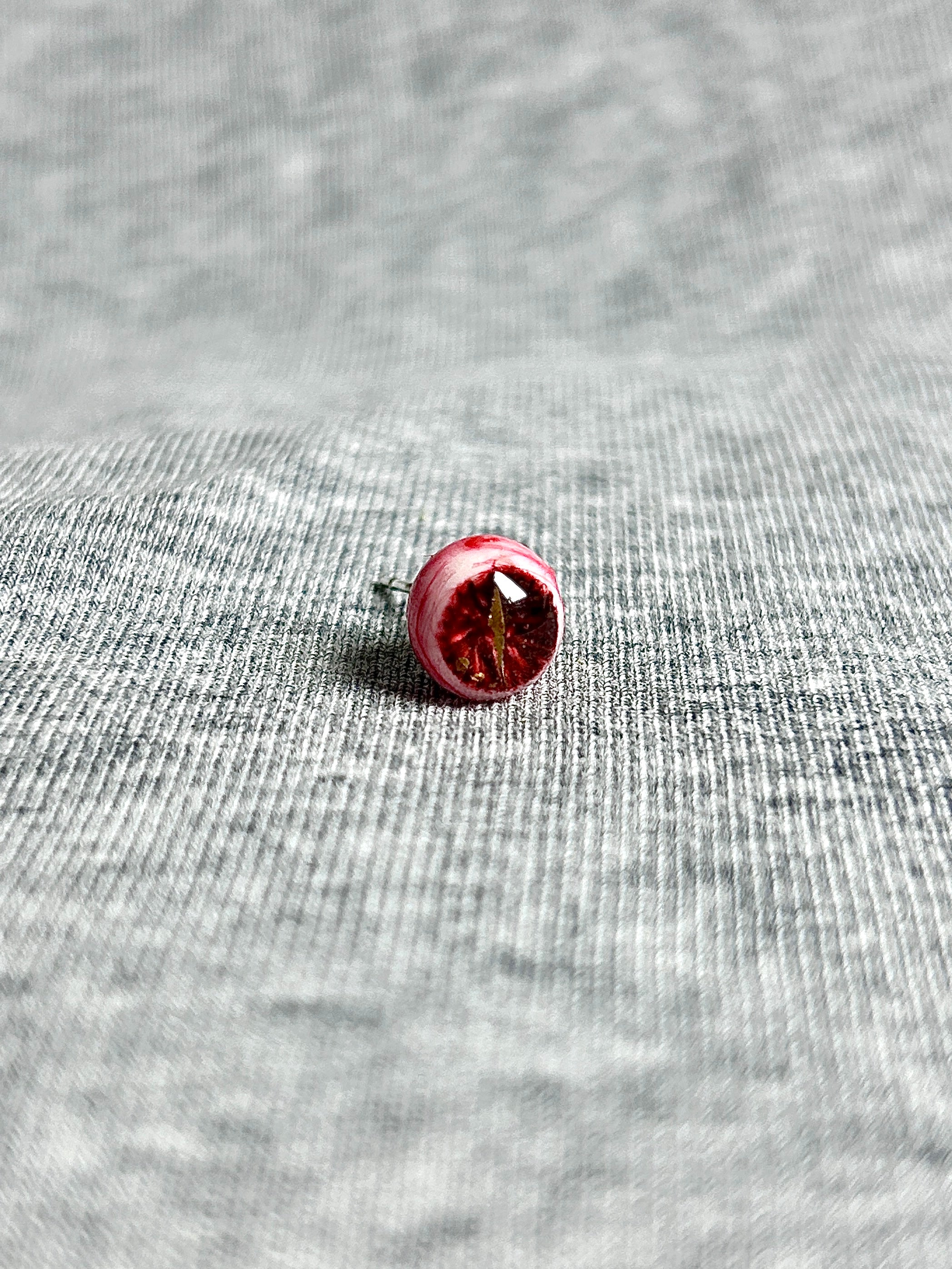 Cthulhu Eye - Fissure Iris | Ear/Lip/Tongue Studs - Cthulhu Eye - Fissure Iris | Ear/Lip/Tongue Studs - Order‘s Filament / Flat-Back（Default） / 4mm by CRUXJEWELRY