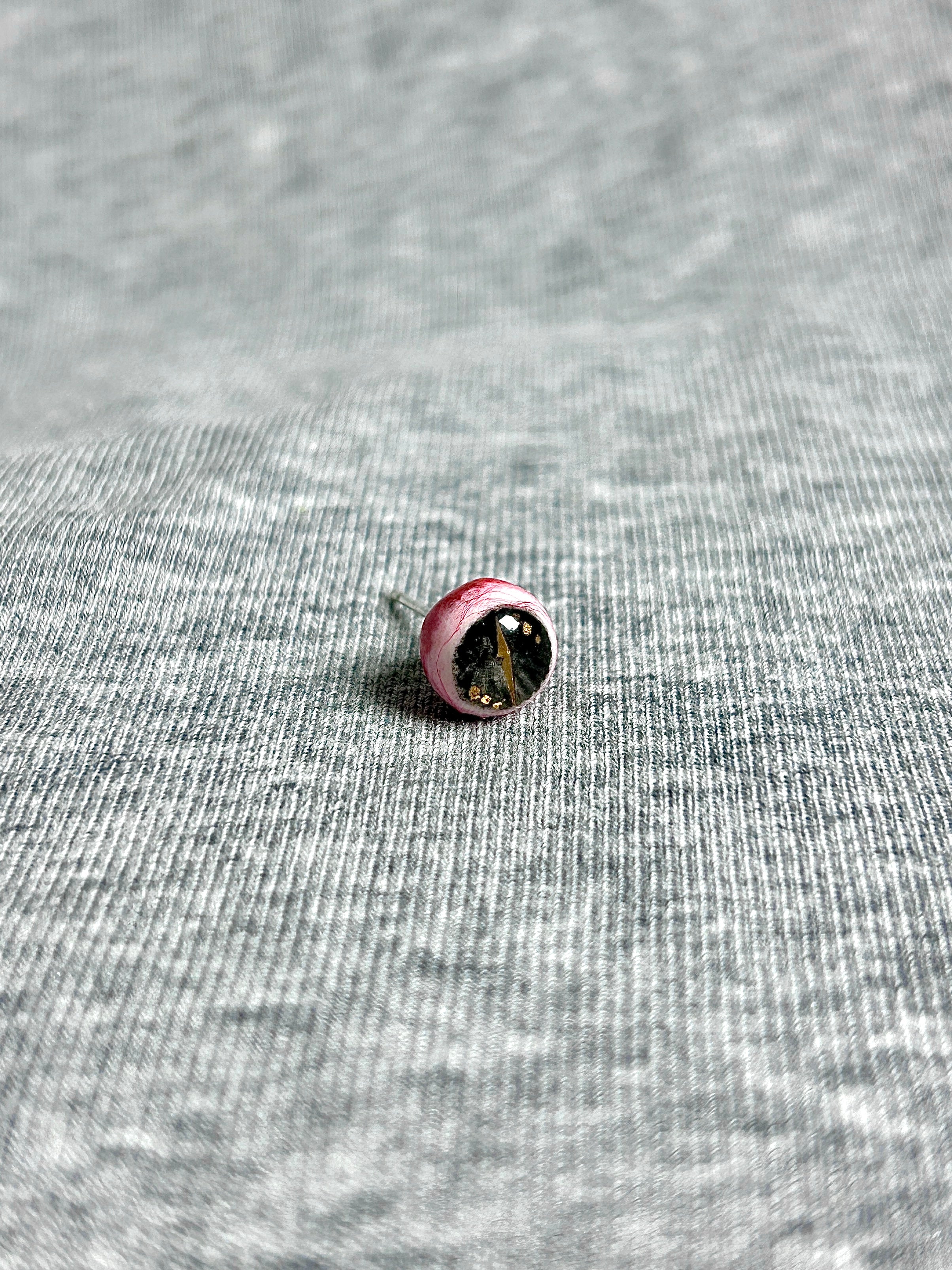 Cthulhu Eye - Fissure Iris | Ear/Lip/Tongue Studs - Cthulhu Eye - Fissure Iris | Ear/Lip/Tongue Studs - Gloom Weaver / Flat-Back（Default） / 4mm by CRUXJEWELRY