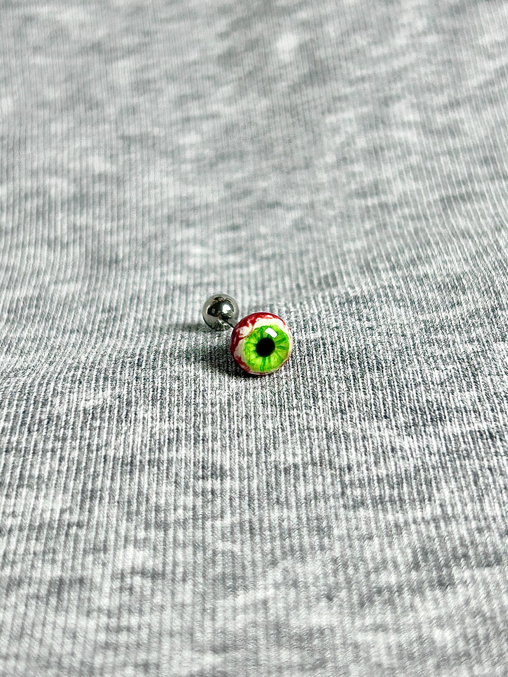 Cthulhu Eye - Bloody Mary‘s Pact | Ear/Lip/Tongue Studs - Cthulhu Eye - Bloody Mary‘s Pact | Ear/Lip/Tongue Studs - Eternal Vigil / Flat-Back（Default） / 4mm by CRUXJEWELRY
