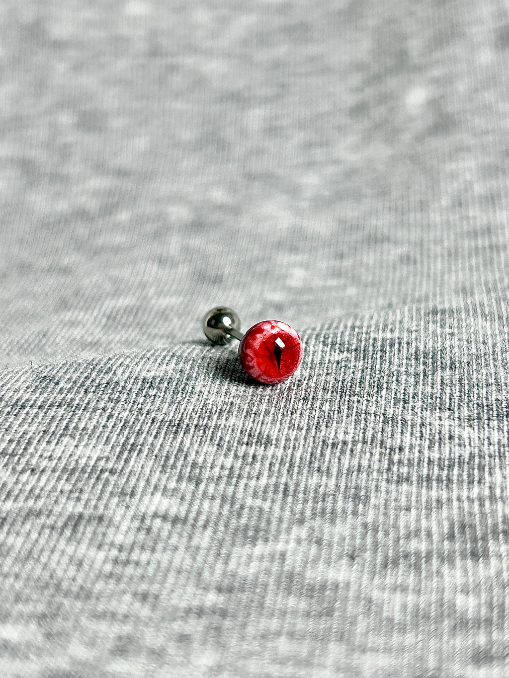 Cthulhu Eye - Bloody Mary‘s Pact | Ear/Lip/Tongue Studs - Cthulhu Eye - Bloody Mary‘s Pact | Ear/Lip/Tongue Studs - Gilded Thorn / Flat-Back（Default） / 4mm by CRUXJEWELRY