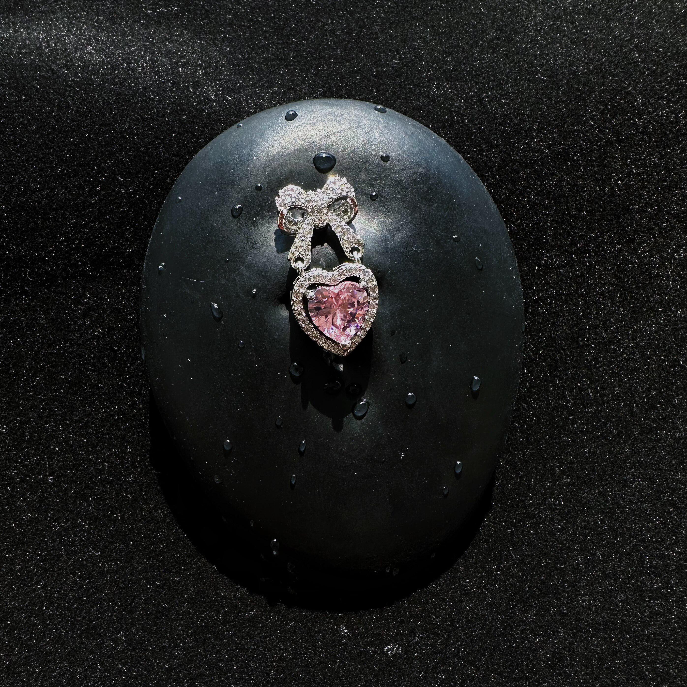 Bow Heart Titanium Belly Ring detail 5