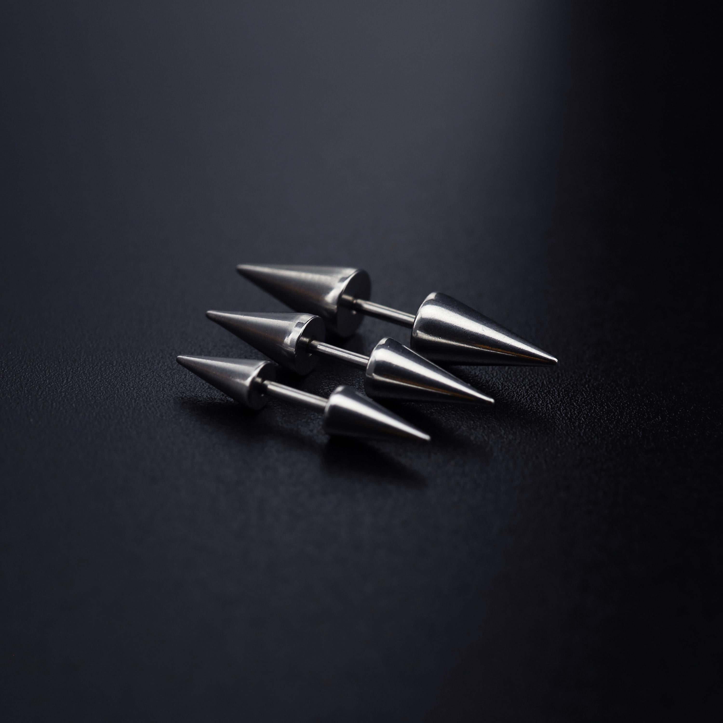 Double Spike & Chain Barbell detail 12