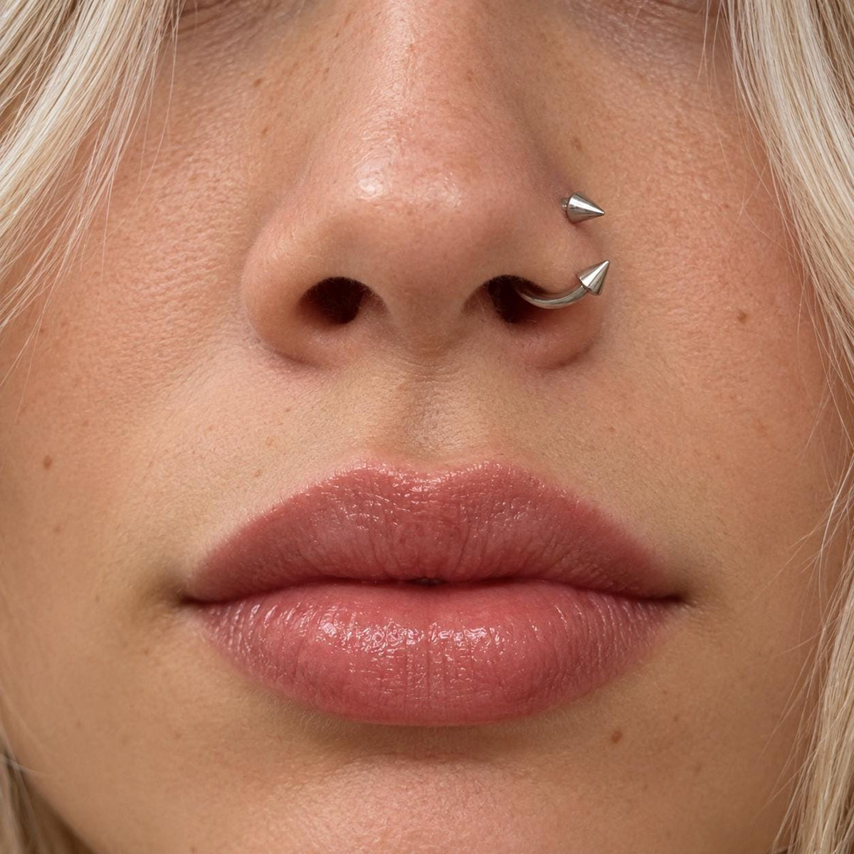 Edgy Spike Titanium Horseshoe Ring detail 2