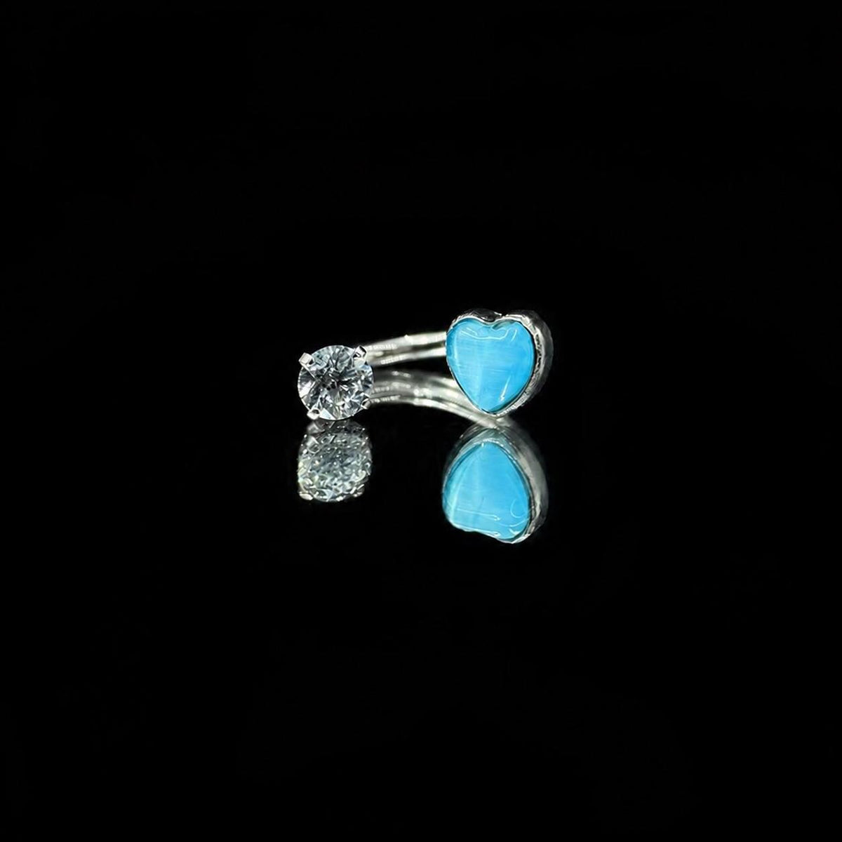 Sweetheart Crystal Titanium Horseshoe Ring detail 8