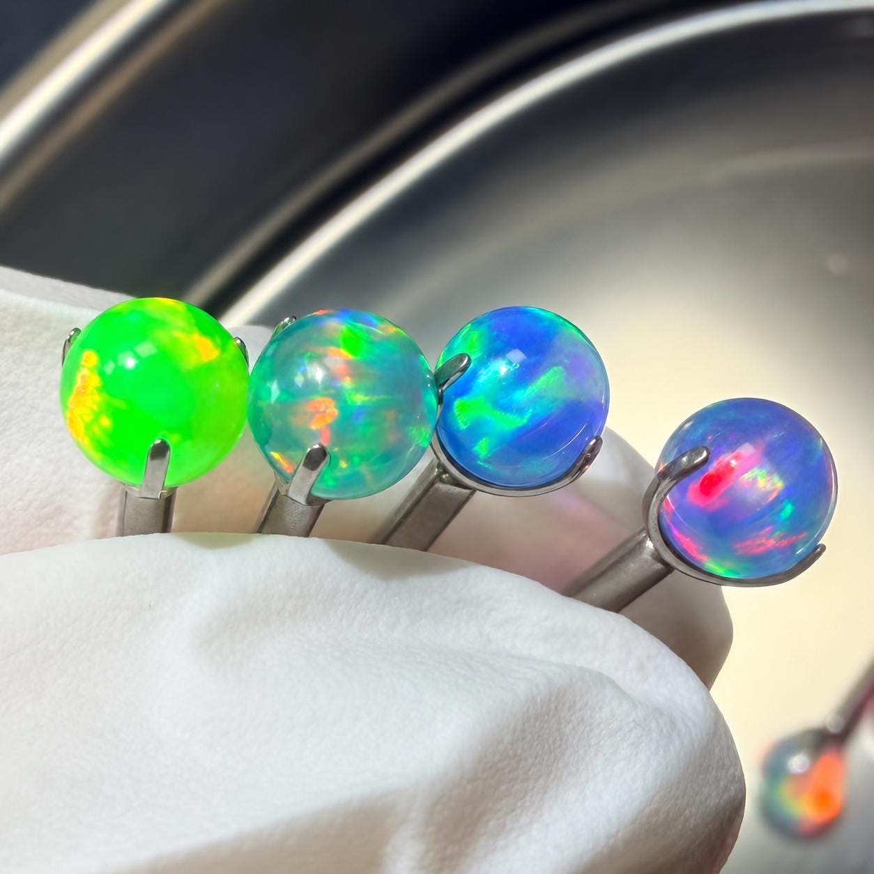 Aurora Orb Opal F136 Titanium piercing top detail 6