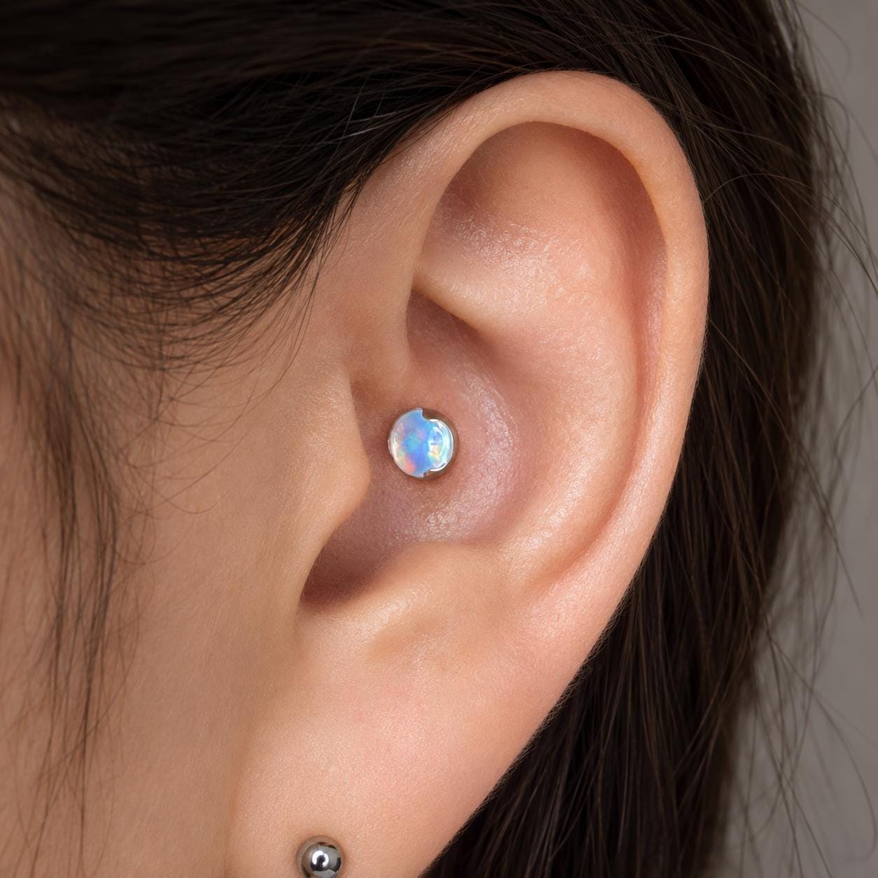 Ripple-Edge Jelly Opal F136 Titanium piercing top detail 4