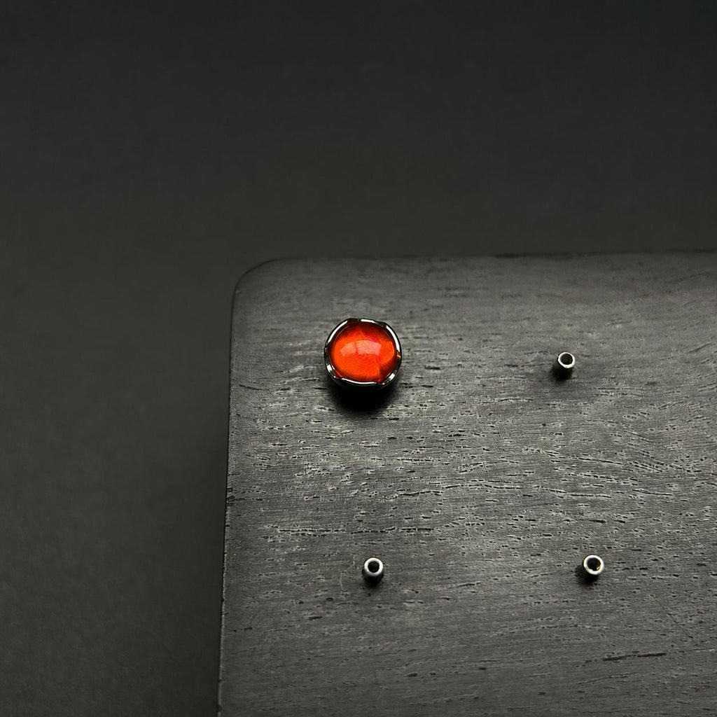 Ripple-Edge Jelly Opal F136 Titanium piercing top detail 6
