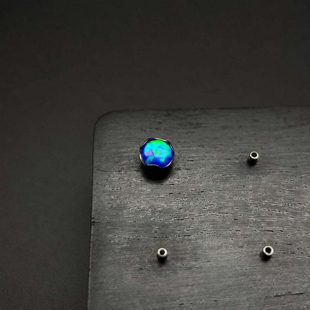 Ripple-Edge Jelly Opal F136 Titanium piercing top detail 7