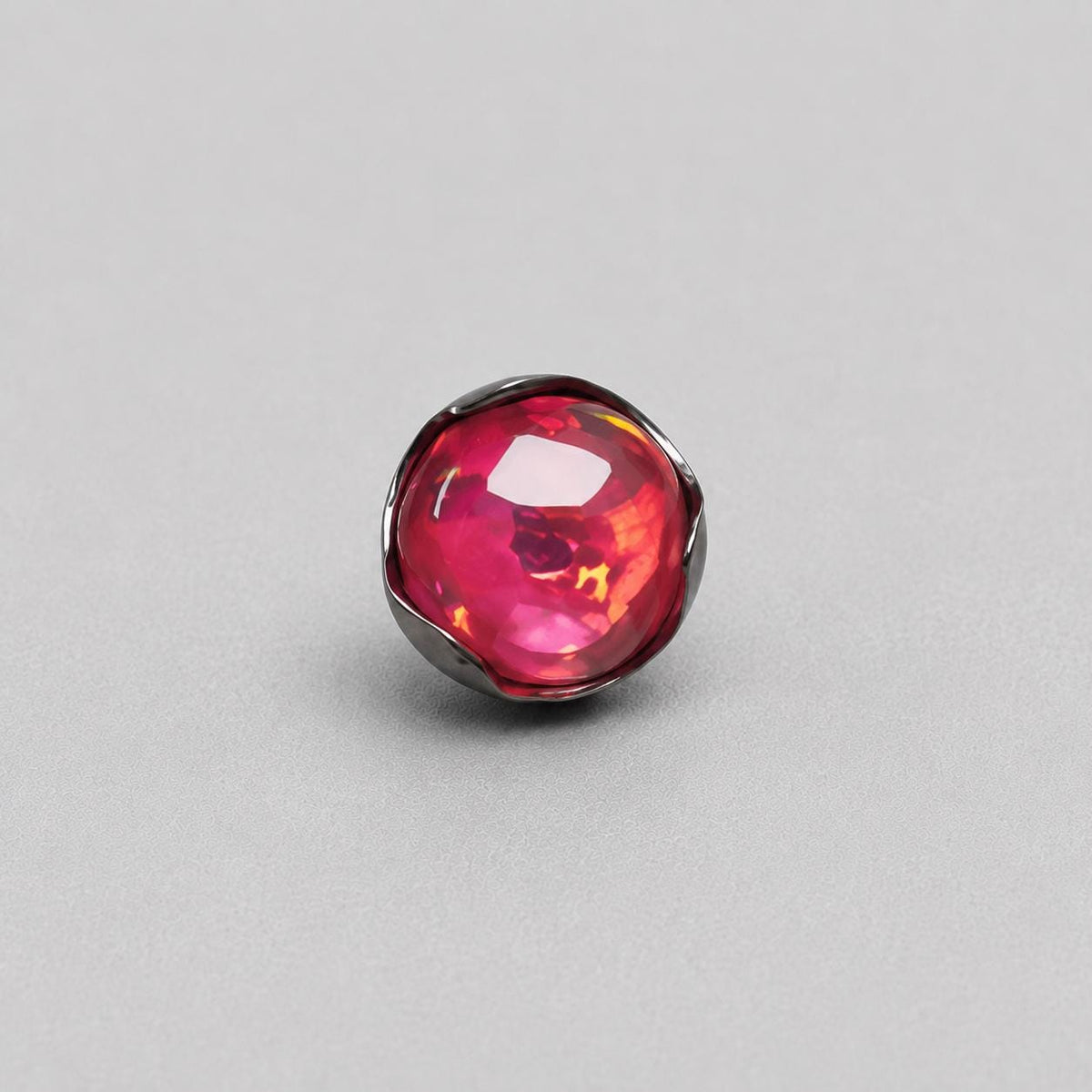 Ripple-Edge Jelly Opal OP515 Ruby Red F136 Titanium piercing top