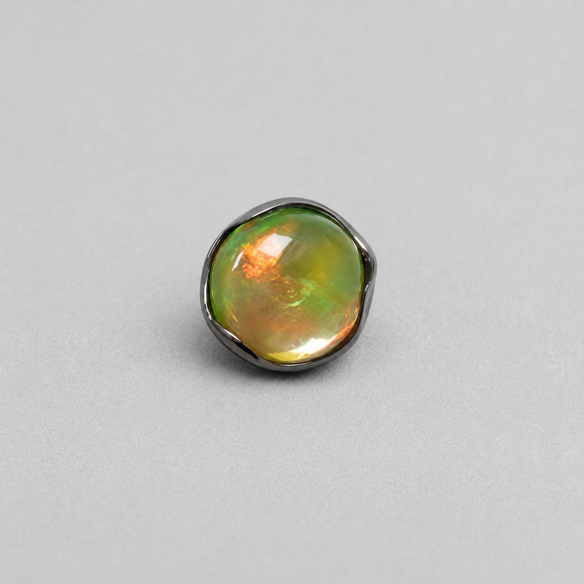 Ripple-Edge Jelly Opal OP504 Tangerine F136 Titanium piercing top
