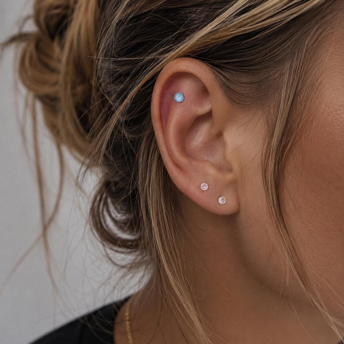 Round-Cut CZ F136 Titanium piercing top detail 2