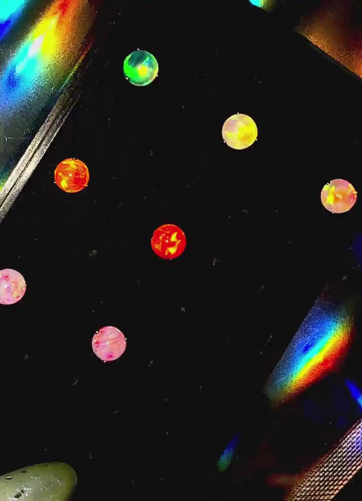 Aurora Orb Opal F136 Titanium piercing top video 1