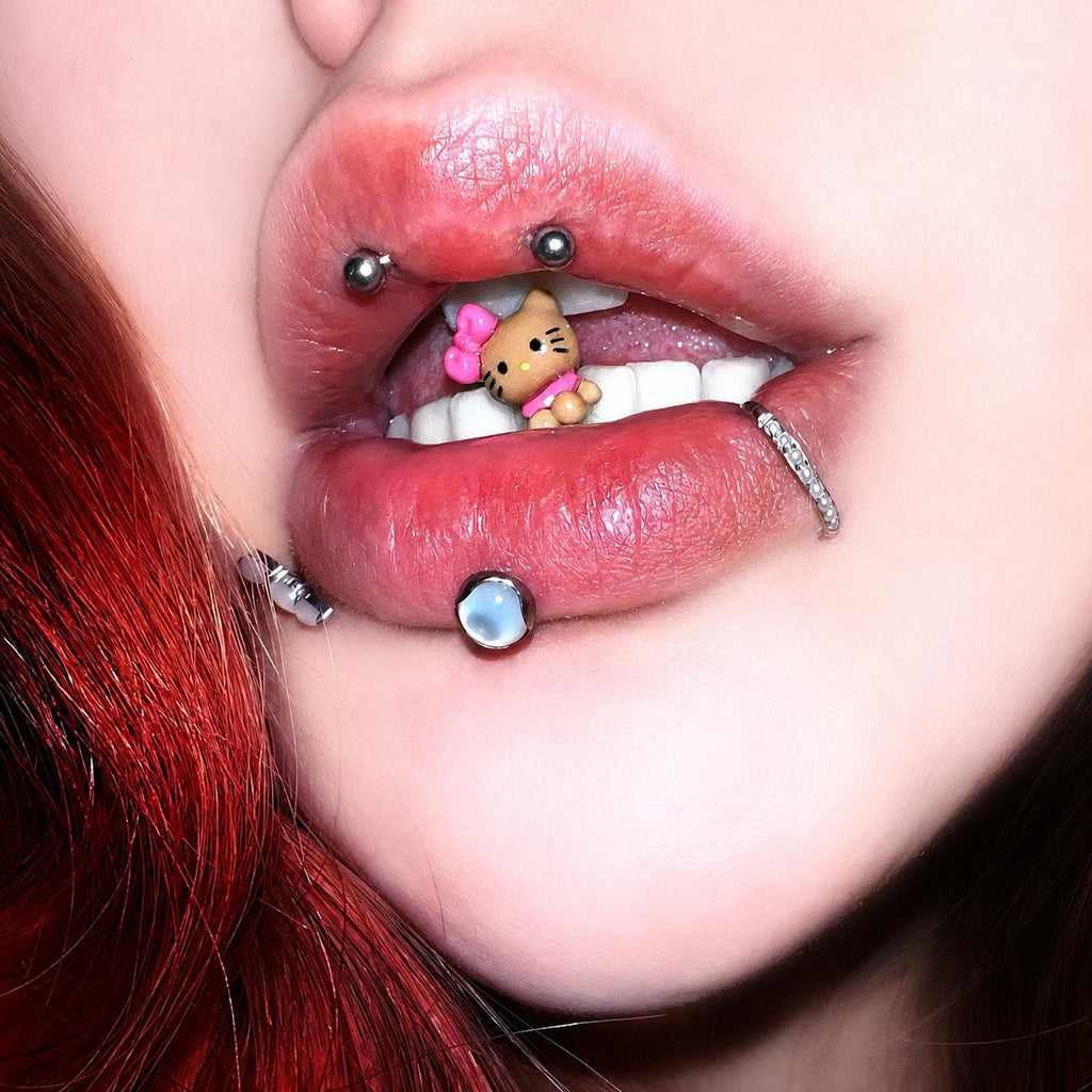Bow Kitty Titanium Barbell detail 2