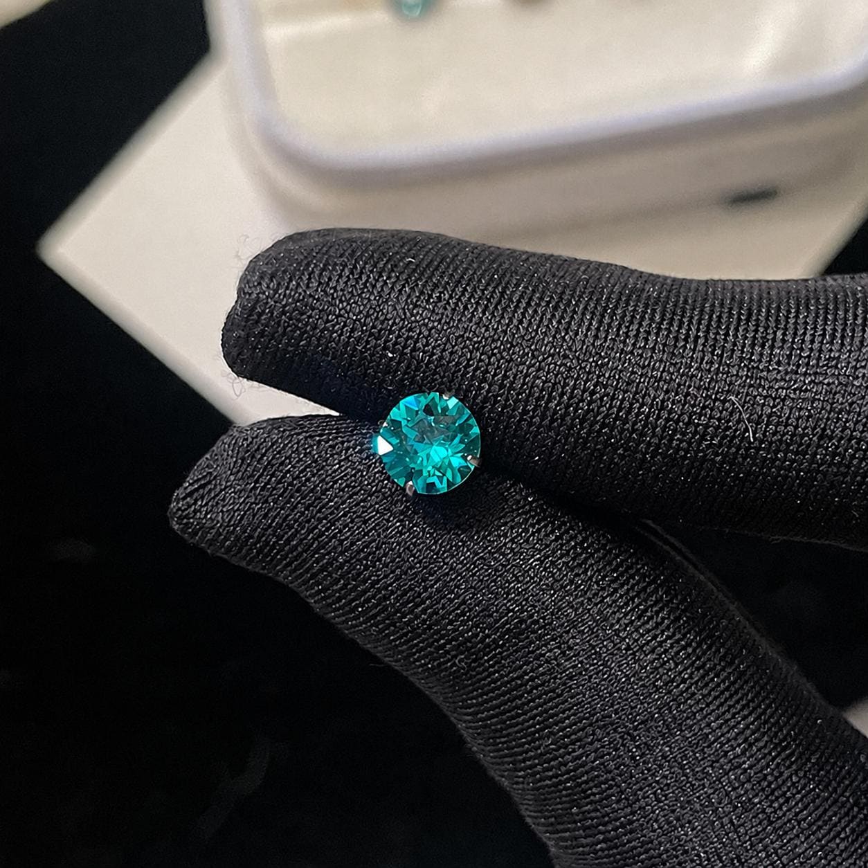 Vivid Emerald Green Moissanite Flat Back Stud - product image 5