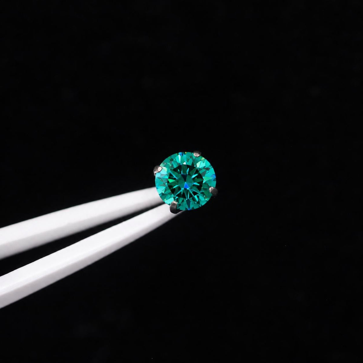 ETSY 4553763499 | IMAGE 3 | Vivid Emerald Green Moissanite Flat Back Stud