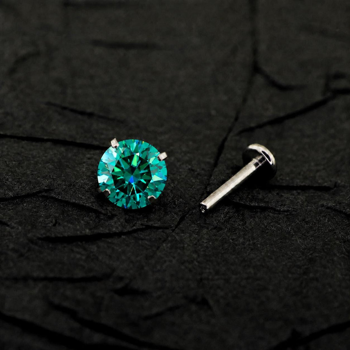 ETSY 4553763499 | IMAGE 4 | Vivid Emerald Green Moissanite Flat Back Stud
